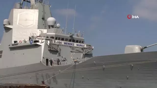 Kemal Reis ve İspanya bayraklı Mendez Nunez savaş gemileri Sarayburnu'na demir attı Kemal Reis ve İspanya bayraklı Mendez Nunez savaş gemileri Sarayburnu'na demir attı