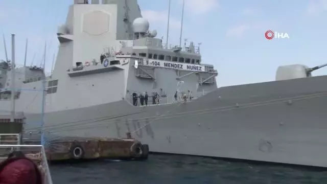 Kemal Reis ve İspanya bayraklı Mendez Nunez savaş gemileri Sarayburnu'na demir attı Kemal Reis ve İspanya bayraklı Mendez Nunez savaş gemileri Sarayburnu'na demir attı