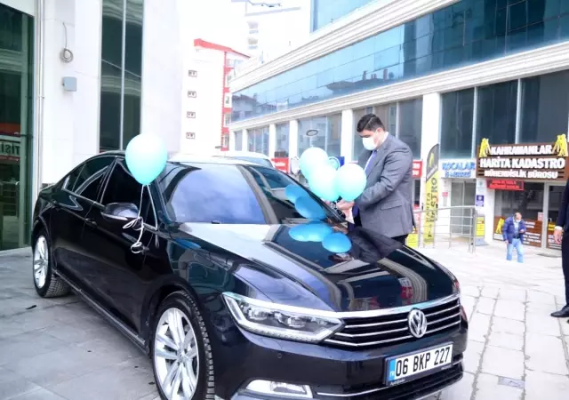 Mavi balonlar farkındalık için havalandı Mavi balonlar farkındalık için havalandı