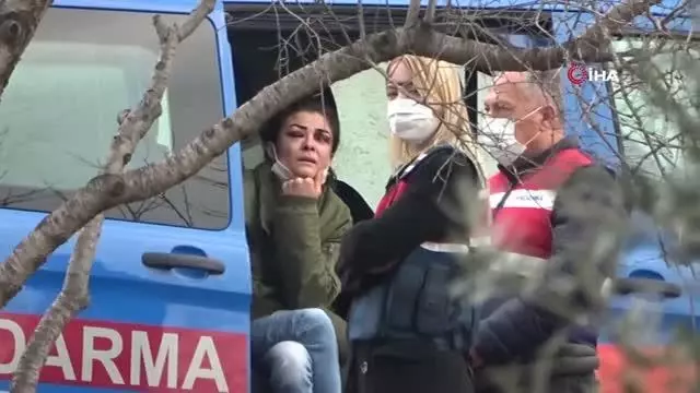 Melek İpek'in 6 aşındaki kızı: 'Annemle aramız iyiydi. Babam bizi hep dövüyordu. Bana ders olsun diye ablamı dövüyordu' Melek İpek'in 6 aşındaki kızı: 'Annemle aramız iyiydi. Babam bizi hep dövüyordu. Bana ders olsun diye ablamı dövüyordu'