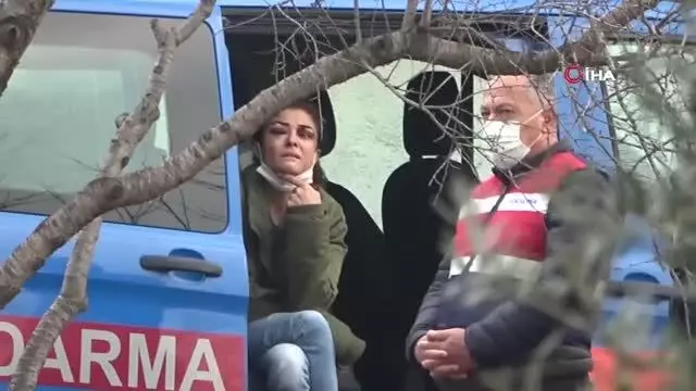 Melek İpek'in 6 aşındaki kızı: 'Annemle aramız iyiydi. Babam bizi hep dövüyordu. Bana ders olsun diye ablamı dövüyordu' Melek İpek'in 6 aşındaki kızı: 'Annemle aramız iyiydi. Babam bizi hep dövüyordu. Bana ders olsun diye ablamı dövüyordu'