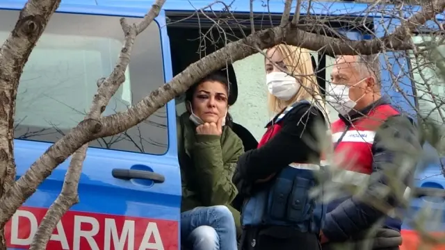 Melek İpek'in 6 aşındaki kızı: 'Annemle aramız iyiydi. Babam bizi hep dövüyordu. Bana ders olsun diye ablamı dövüyordu' Melek İpek'in 6 aşındaki kızı: 'Annemle aramız iyiydi. Babam bizi hep dövüyordu. Bana ders olsun diye ablamı dövüyordu'