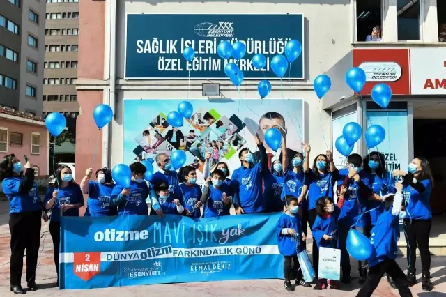 Otizm Farkındalık Günü'nde mavi balon uçurdular Otizm Farkındalık Günü'nde mavi balon uçurdular