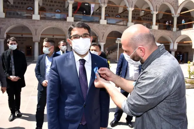 Otizmli bireyler ahşap boyama etkinliğinde buluştu