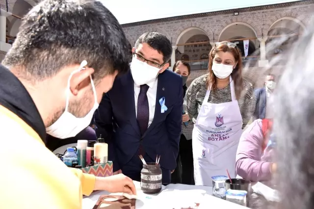 Otizmli bireyler ahşap boyama etkinliğinde buluştu