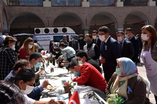 Otizmli bireyler ahşap boyama etkinliğinde buluştu