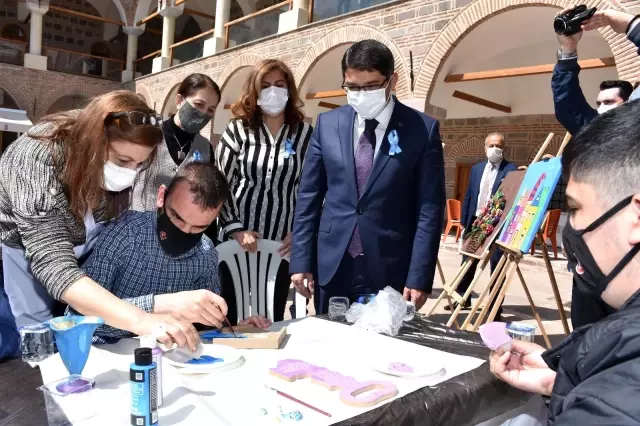 Otizmli bireyler ahşap boyama etkinliğinde buluştu