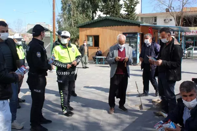 Polislerden broşürlü korona virüs uyarısı Polislerden broşürlü korona virüs uyarısı
