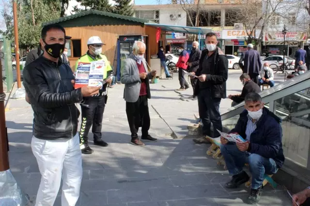 Polislerden broşürlü korona virüs uyarısı Polislerden broşürlü korona virüs uyarısı
