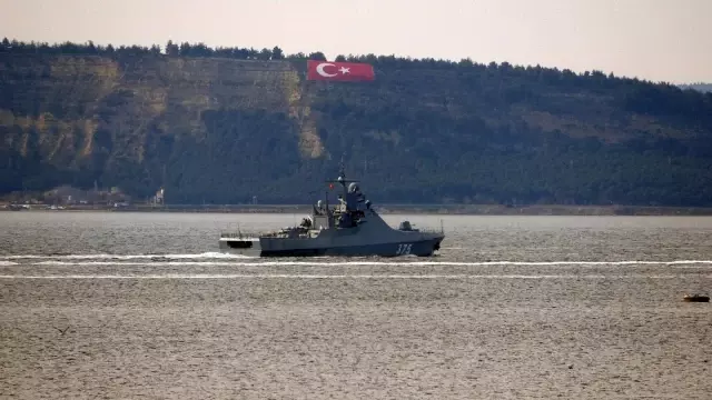 Rus savaş gemisi 'Dmitry Rogachev' Çanakkale Boğazı'ndan geçti Rus savaş gemisi 'Dmitry Rogachev' Çanakkale Boğazı'ndan geçti