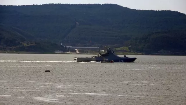 Rus savaş gemisi 'Dmitry Rogachev' Çanakkale Boğazı'ndan geçti Rus savaş gemisi 'Dmitry Rogachev' Çanakkale Boğazı'ndan geçti