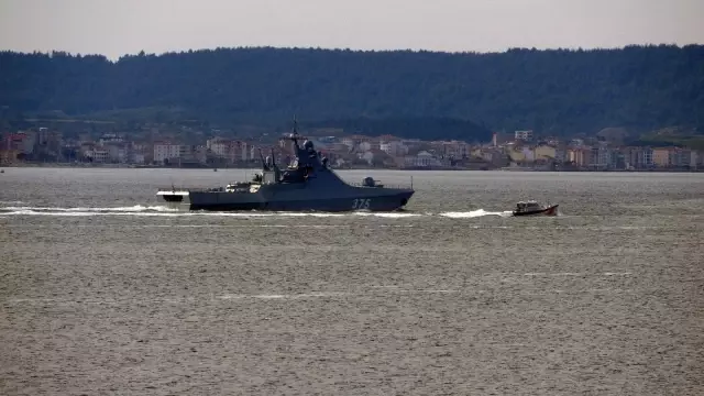 Rus savaş gemisi 'Dmitry Rogachev' Çanakkale Boğazı'ndan geçti Rus savaş gemisi 'Dmitry Rogachev' Çanakkale Boğazı'ndan geçti