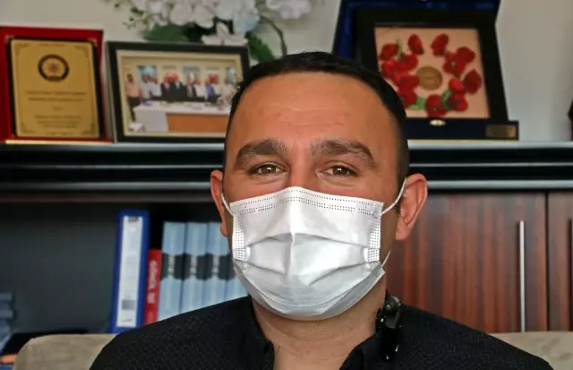 Sokak ortasında dayak yiyen kadını kurtaran kahraman şoföre plaket Sokak ortasında dayak yiyen kadını kurtaran kahraman şoföre plaket