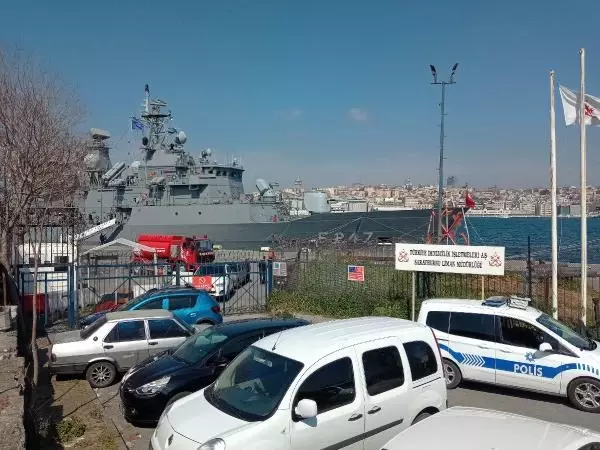 TÜRK VE İSPANYA SAVAŞ GEMİLERİ SARAYBURNU'NA DEMİR ATTI TÜRK VE İSPANYA SAVAŞ GEMİLERİ SARAYBURNU'NA DEMİR ATTI