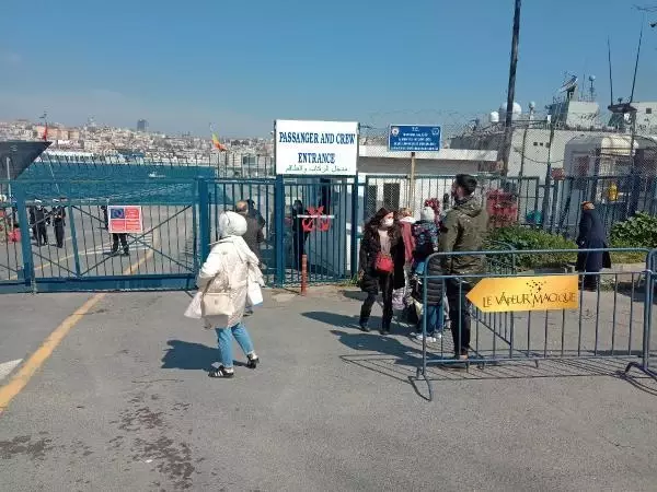 TÜRK VE İSPANYA SAVAŞ GEMİLERİ SARAYBURNU'NA DEMİR ATTI TÜRK VE İSPANYA SAVAŞ GEMİLERİ SARAYBURNU'NA DEMİR ATTI