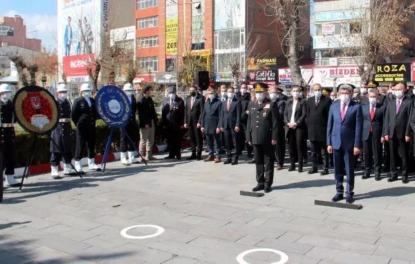 Son dakika haberi | Van'ın 103'üncü kurtuluş yılında, alkış alan polis ve jandarma korteji Son dakika haberi | Van'ın 103'üncü kurtuluş yılında, alkış alan polis ve jandarma korteji
