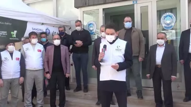 AFYONKARAHİSAR - Suriye'deki yetimler için toplanan temel ihtiyaç malzemeleri tırlarla gönderildi AFYONKARAHİSAR - Suriye'deki yetimler için toplanan temel ihtiyaç malzemeleri tırlarla gönderildi