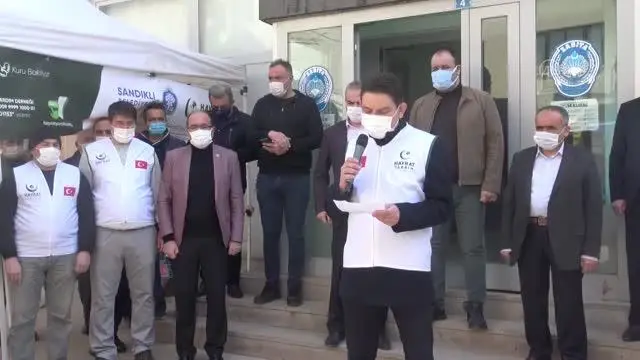 AFYONKARAHİSAR - Suriye'deki yetimler için toplanan temel ihtiyaç malzemeleri tırlarla gönderildi AFYONKARAHİSAR - Suriye'deki yetimler için toplanan temel ihtiyaç malzemeleri tırlarla gönderildi