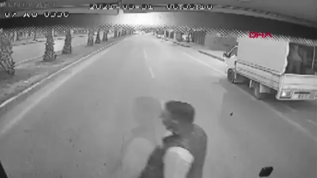 ANTALYA Darbedilen kadını kurtaran otobüs şoförünü bıçakla tehdit eden 2 şüpheli tutuklandı -ARŞİV GÖRÜNTÜLERLE ANTALYA Darbedilen kadını kurtaran otobüs şoförünü bıçakla tehdit eden 2 şüpheli tutuklandı -ARŞİV GÖRÜNTÜLERLE