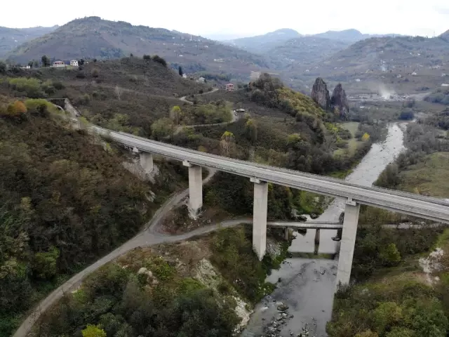 Asrın projesi 'Karadeniz-Akdeniz Yolu'nda sona gelindi Asrın projesi 'Karadeniz-Akdeniz Yolu'nda sona gelindi