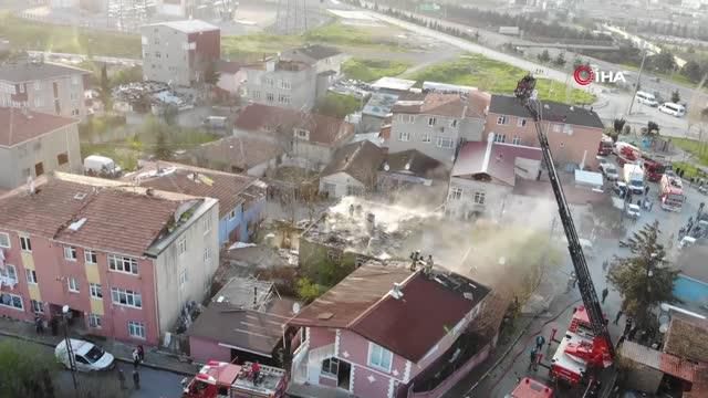 Son dakika haberi... Ataşehir'de çatıları saran alevler, mahalleliyi sokağa döktü Son dakika haberi... Ataşehir'de çatıları saran alevler, mahalleliyi sokağa döktü