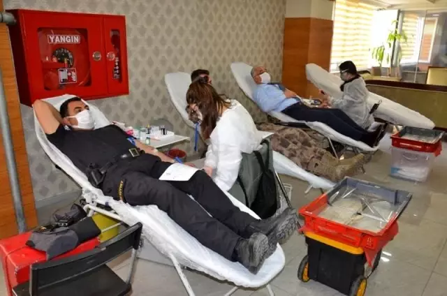 Aydın İl Emniyet Müdürü Ekici; 'Kanımız ve canımızla milletimizin yanındayız' Aydın İl Emniyet Müdürü Ekici; 'Kanımız ve canımızla milletimizin yanındayız'