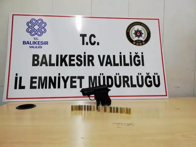 Balıkesir'de polisten 22 şahsa huzur operasyonu Balıkesir'de polisten 22 şahsa huzur operasyonu