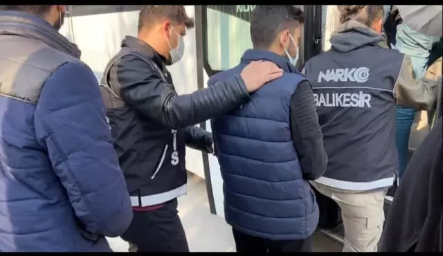 Son dakika haber | Balıkesir'de uyuşturucu operasyonu: 8 kişi tutuklandı Son dakika haber | Balıkesir'de uyuşturucu operasyonu: 8 kişi tutuklandı
