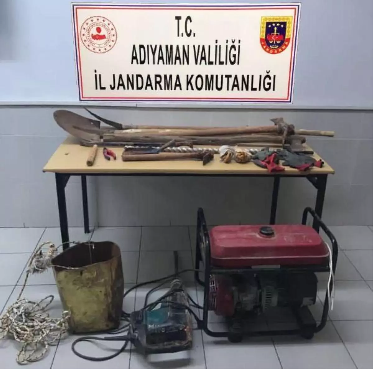 Besni'de kaçak kazıya 4 gözaltı 1 besni de kacak kaziya 4 gozalti 14039881 amp