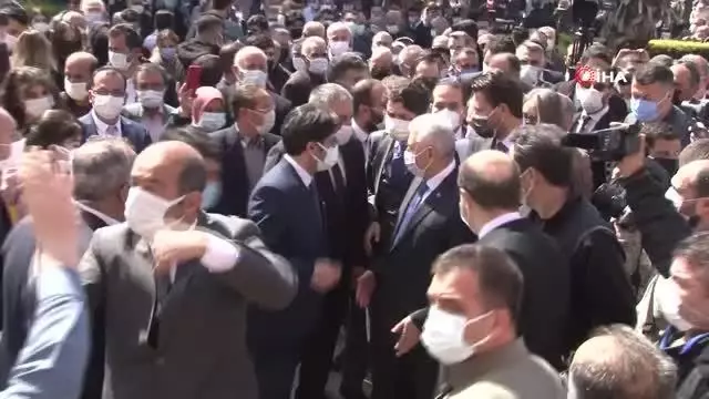 Binalı Yıldırım: 'Hedefimiz; İzmir'de yerel hizmeti AK Parti hizmetiyle buluşturmak olacak' Binalı Yıldırım: 'Hedefimiz; İzmir'de yerel hizmeti AK Parti hizmetiyle buluşturmak olacak'