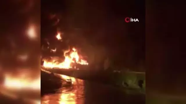 Son dakika 3. sayfa: Bozyazı'da seyir halindeki tır alev topuna döndü Son dakika 3. sayfa: Bozyazı'da seyir halindeki tır alev topuna döndü