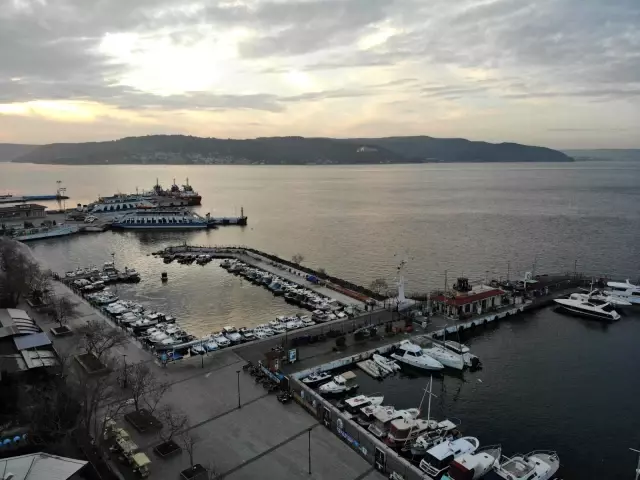 Kısıtlamada Taksim meydanı turistlere kaldı Kısıtlamada Taksim meydanı turistlere kaldı