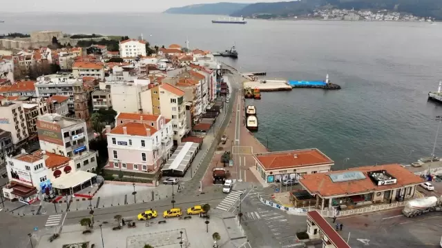 Kısıtlamada Taksim meydanı turistlere kaldı Kısıtlamada Taksim meydanı turistlere kaldı