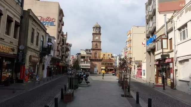 Kısıtlamada Taksim meydanı turistlere kaldı Kısıtlamada Taksim meydanı turistlere kaldı