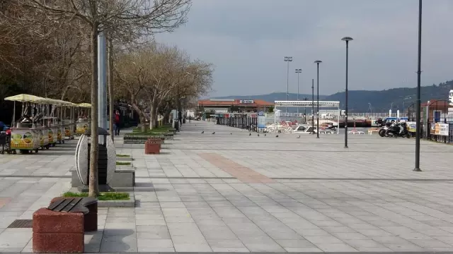 Kısıtlamada Taksim meydanı turistlere kaldı Kısıtlamada Taksim meydanı turistlere kaldı