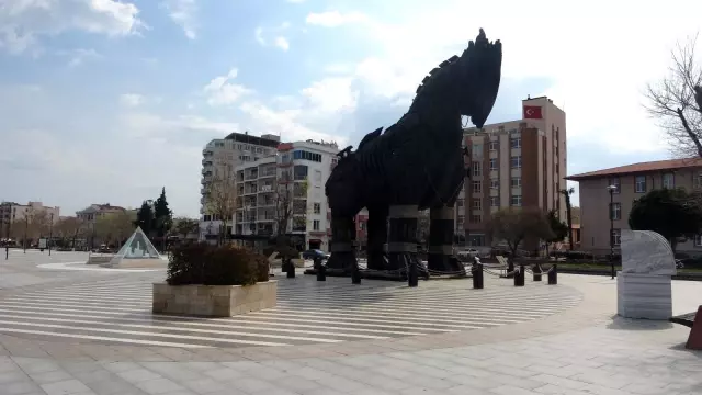 Kısıtlamada Taksim meydanı turistlere kaldı Kısıtlamada Taksim meydanı turistlere kaldı