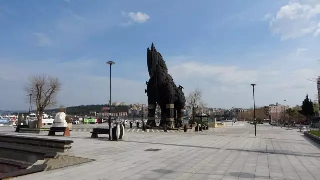 Kısıtlamada Taksim meydanı turistlere kaldı Kısıtlamada Taksim meydanı turistlere kaldı