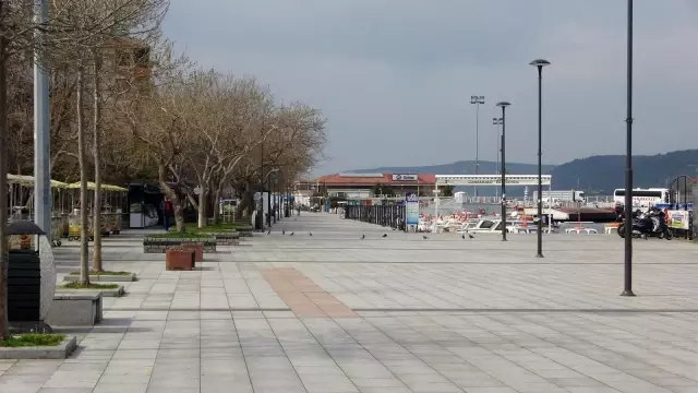 Kısıtlamada Taksim meydanı turistlere kaldı Kısıtlamada Taksim meydanı turistlere kaldı