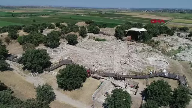 ÇANAKKALE Prof. Dr. Rüstem Aslan Troya Savaşı'nın kaderini salgın belirledi ÇANAKKALE Prof. Dr. Rüstem Aslan Troya Savaşı'nın kaderini salgın belirledi