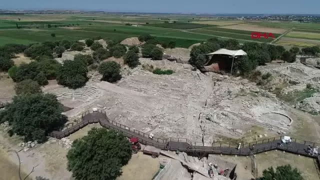 ÇANAKKALE Prof. Dr. Rüstem Aslan Troya Savaşı'nın kaderini salgın belirledi ÇANAKKALE Prof. Dr. Rüstem Aslan Troya Savaşı'nın kaderini salgın belirledi