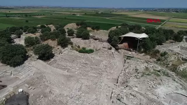ÇANAKKALE Prof. Dr. Rüstem Aslan Troya Savaşı'nın kaderini salgın belirledi ÇANAKKALE Prof. Dr. Rüstem Aslan Troya Savaşı'nın kaderini salgın belirledi