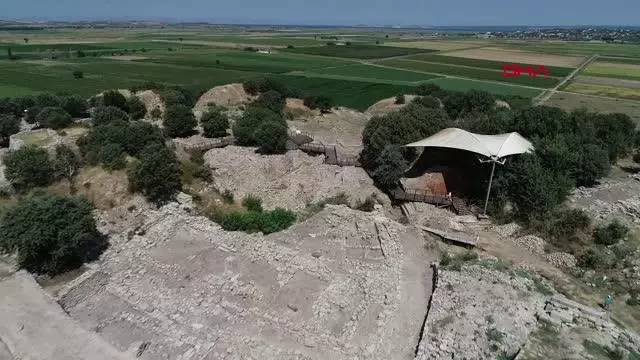 ÇANAKKALE Prof. Dr. Rüstem Aslan Troya Savaşı'nın kaderini salgın belirledi ÇANAKKALE Prof. Dr. Rüstem Aslan Troya Savaşı'nın kaderini salgın belirledi