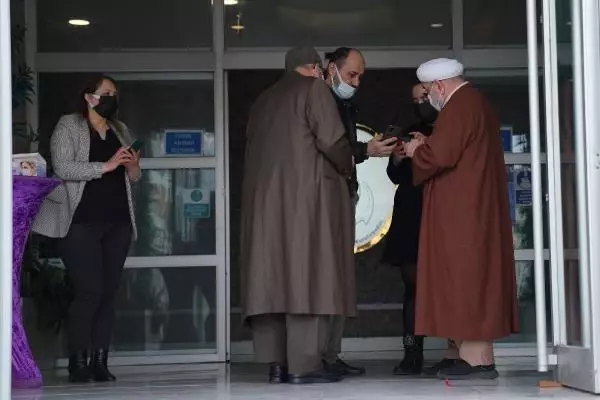 Cübbeli Ahmet'in kızını evlendirdiği düğünde İçişleri Bakanlığı'nın belirlediği tedbirler hiçe sayıldı Cübbeli Ahmet'in kızını evlendirdiği düğünde İçişleri Bakanlığı'nın belirlediği tedbirler hiçe sayıldı