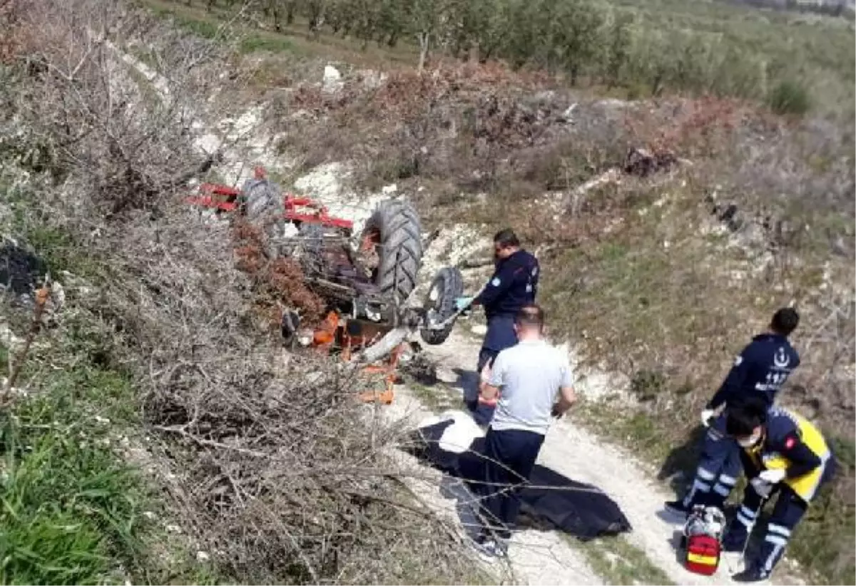 Devrilen traktörün altında kalarak, yaşamını yitirdi