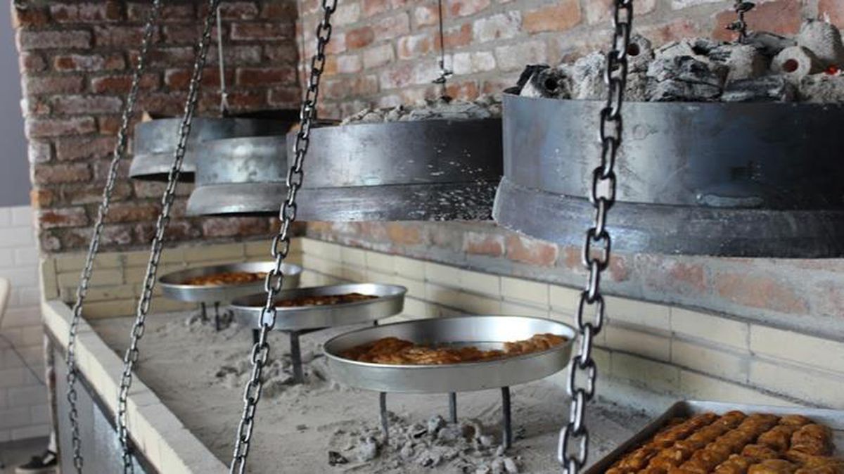Hamileyken aşerince internetten öğrendiği 'közde börek' tarifiyle iş yeri kurdu