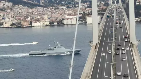 RUS SAVAŞ GEMİSİ İSTANBUL BOĞAZ'INDAN GEÇTİ RUS SAVAŞ GEMİSİ İSTANBUL BOĞAZ'INDAN GEÇTİ