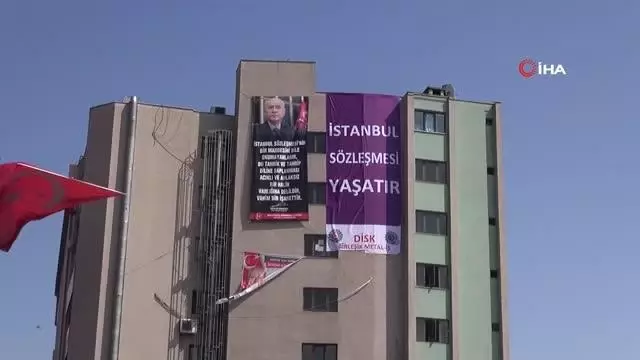 İstanbul Sözleşmesi tartışmaları afişlere yansıdı İstanbul Sözleşmesi tartışmaları afişlere yansıdı
