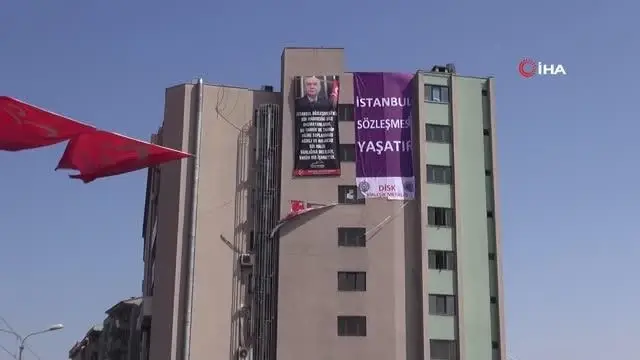 İstanbul Sözleşmesi tartışmaları afişlere yansıdı İstanbul Sözleşmesi tartışmaları afişlere yansıdı