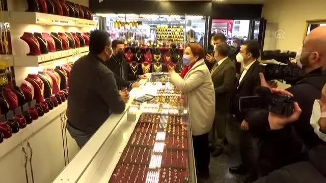 İYİ Parti Genel Başkanı Akşener, Yüksekova'da esnafı ziyaret etti (2) İYİ Parti Genel Başkanı Akşener, Yüksekova'da esnafı ziyaret etti (2)