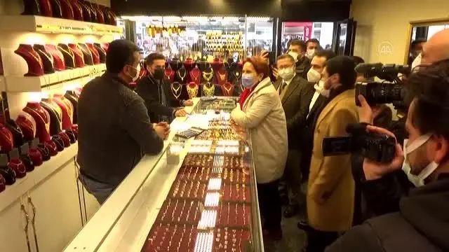 İYİ Parti Genel Başkanı Akşener, Yüksekova'da esnafı ziyaret etti (2) İYİ Parti Genel Başkanı Akşener, Yüksekova'da esnafı ziyaret etti (2)